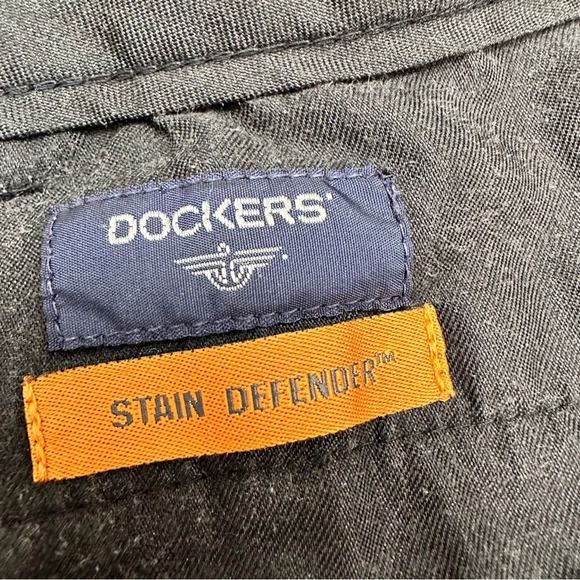 Dockers Mens Size 36x34 Black Chino Pants Dupont Stain Defender Pleated Front - Picture 5 of 7